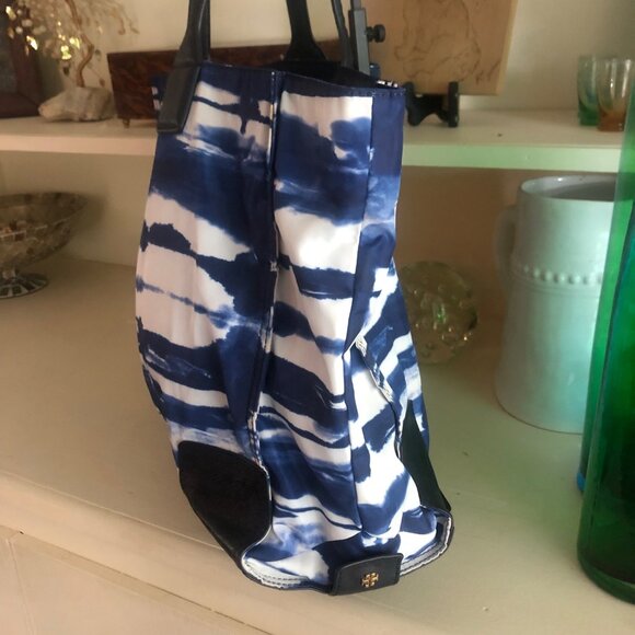 Tory Burch Ella Tie-dye Tote in Babylon Blue - Picture 8 of 15